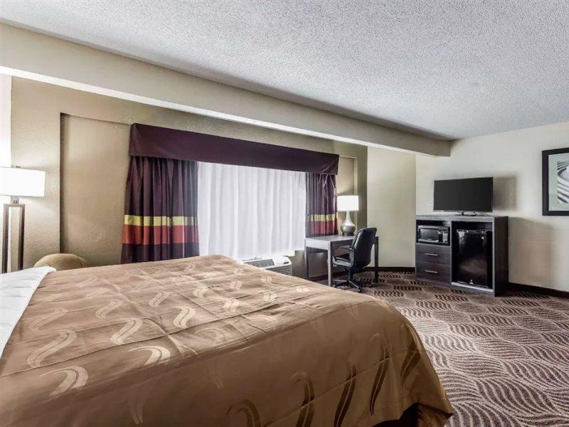 סליסבורי Quality Inn & Suites מראה חיצוני תמונה