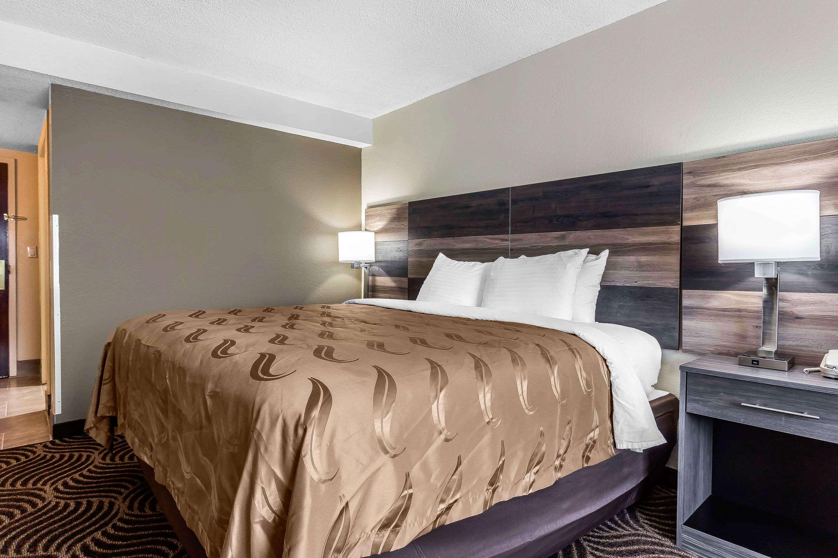 סליסבורי Quality Inn & Suites מראה חיצוני תמונה
