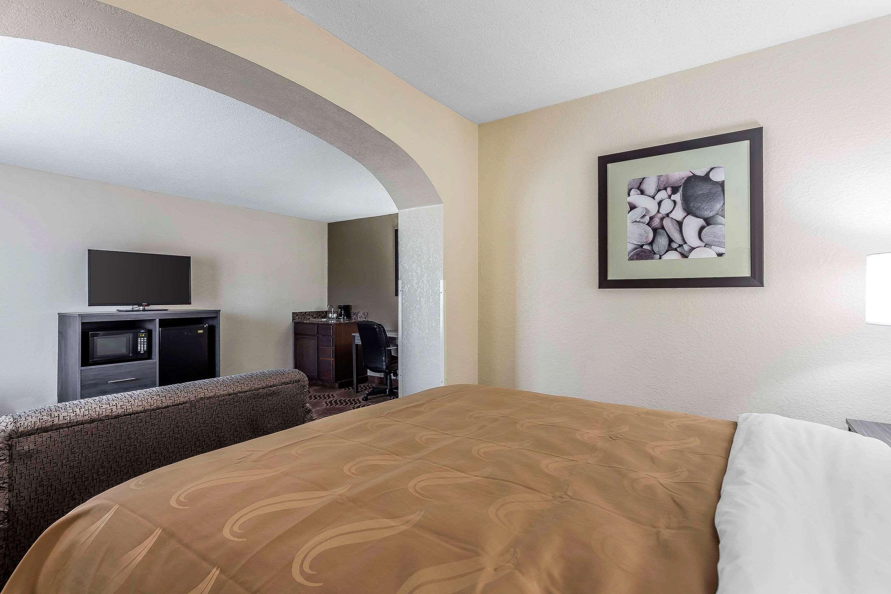 סליסבורי Quality Inn & Suites מראה חיצוני תמונה