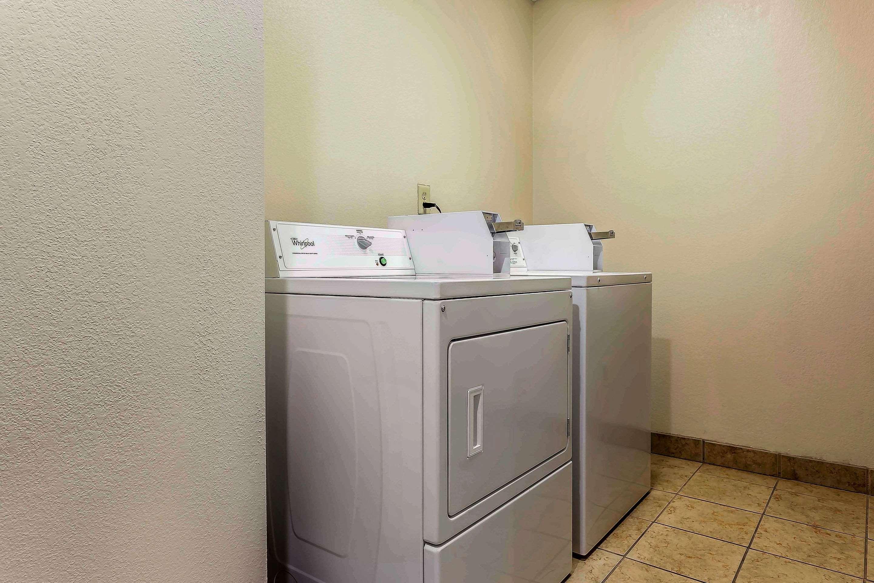סליסבורי Quality Inn & Suites מראה חיצוני תמונה